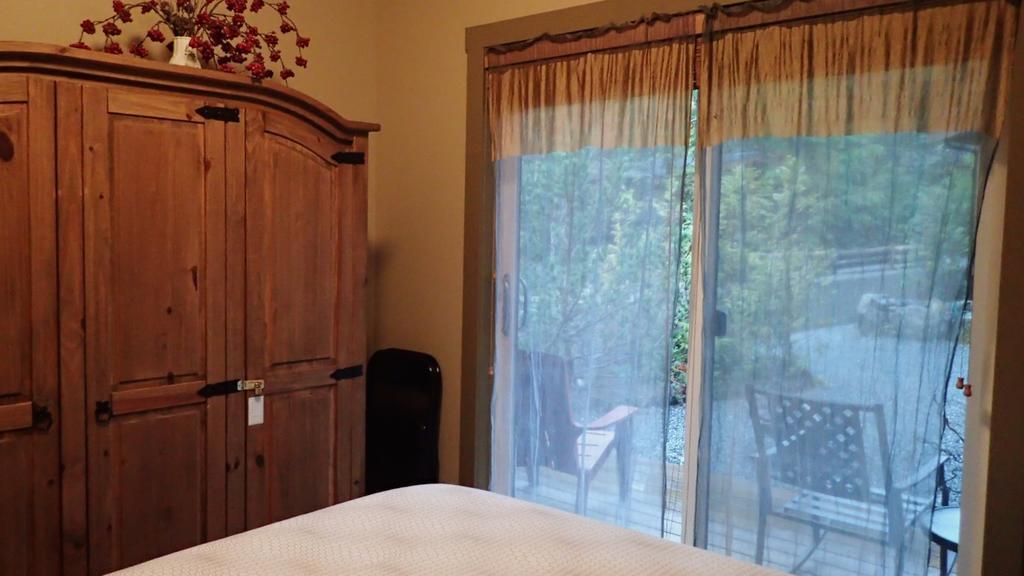 Wild Coast Chalets Port Renfrew Phòng bức ảnh