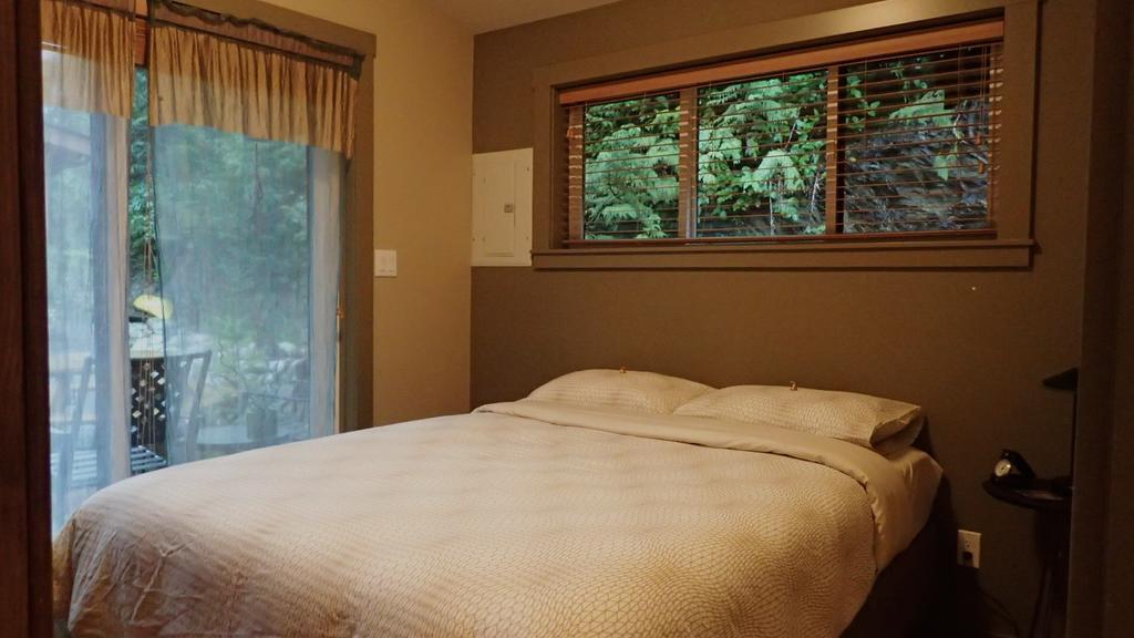 Wild Coast Chalets Port Renfrew Phòng bức ảnh