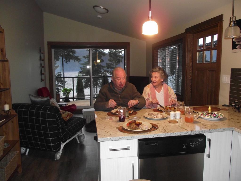 Wild Coast Chalets Port Renfrew Phòng bức ảnh