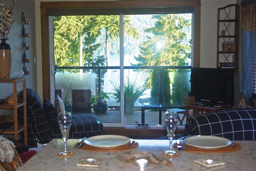 Wild Coast Chalets Port Renfrew Phòng bức ảnh