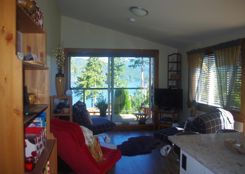Wild Coast Chalets Port Renfrew Phòng bức ảnh