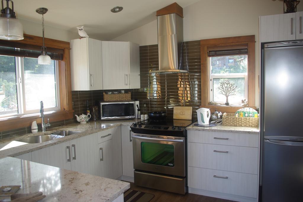Wild Coast Chalets Port Renfrew Phòng bức ảnh